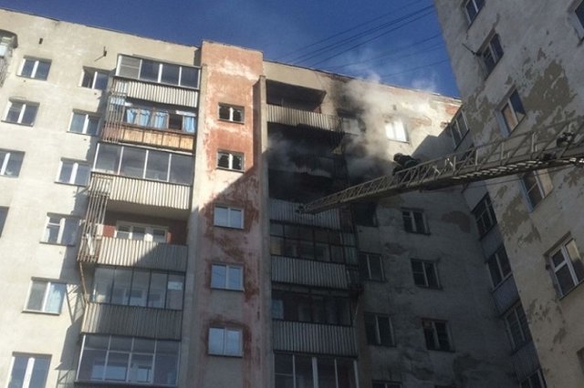 На Эльмаше в квартире произошёл взрыв, есть пострадавшие. ДОПОЛНЕНИЕ