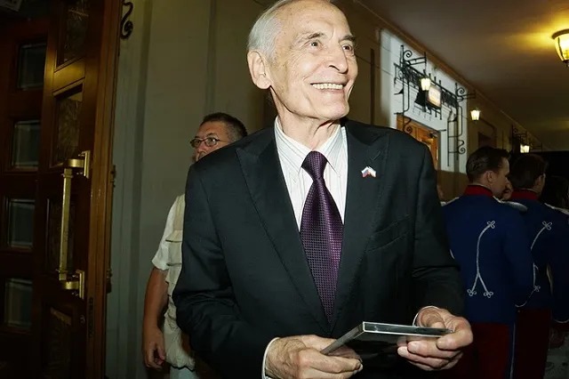 Василию Лановому — 85