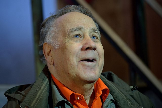 Владислав Крапивин попал в реанимацию с пневмонией