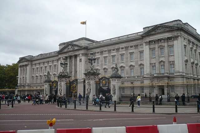 Слуга из Букингемского дворца признался в кражах