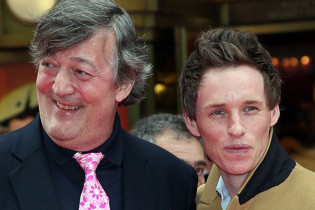 Стивен Фрай заключил брак с 27-летним комиком