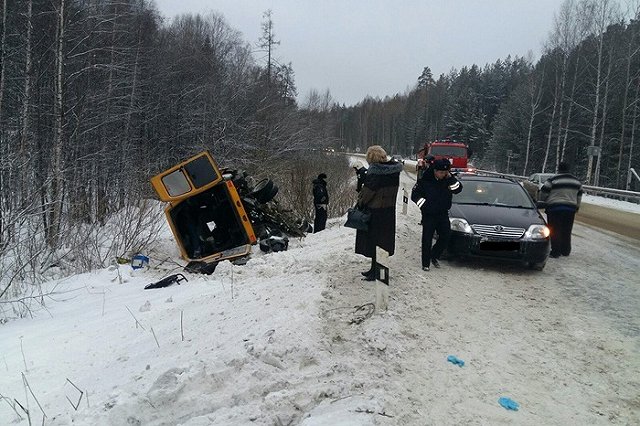 Двое педагогов из Нижнего Тагила получили серьезные травмы ног в ДТП с автобусом