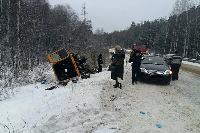 Двое педагогов из Нижнего Тагила получили серьезные травмы ног в ДТП с автобусом