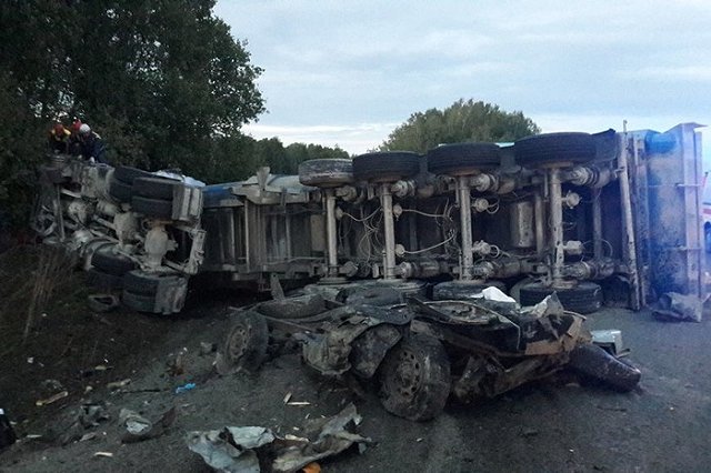 После гибели восьми человек в страшном ДТП на Среднем Урале возбудили дело