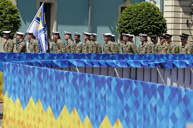 Зеленский назвал своей первой задачей прекращение конфликта в Донбассе