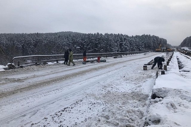 На трассе Пермь-Екатеринбург вновь закрыли движение