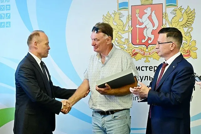 Тренеру женской сборной команды России по биатлону подарили квартиру в Екатеринбурге