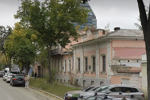 Около УГМК-Арены решили продать старинную усадьбу