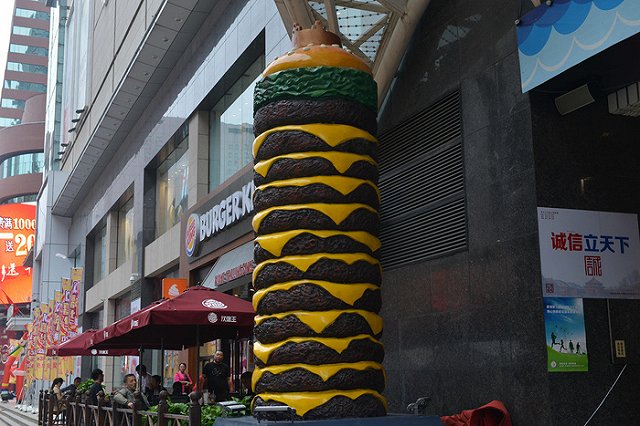 RT удалил оказавшийся фейком ролик о нью-йоркском «Путинбургере»