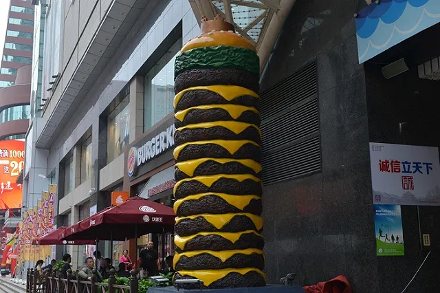 RT удалил оказавшийся фейком ролик о нью-йоркском «Путинбургере»