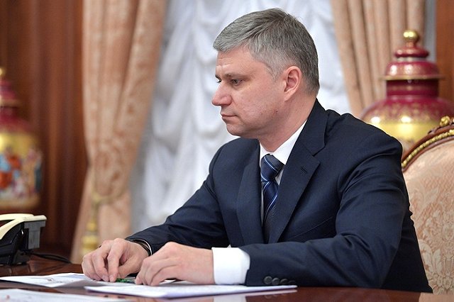 Глава РЖД пообещал Медведеву начать продажу билетов в плацкарт 17 ноября