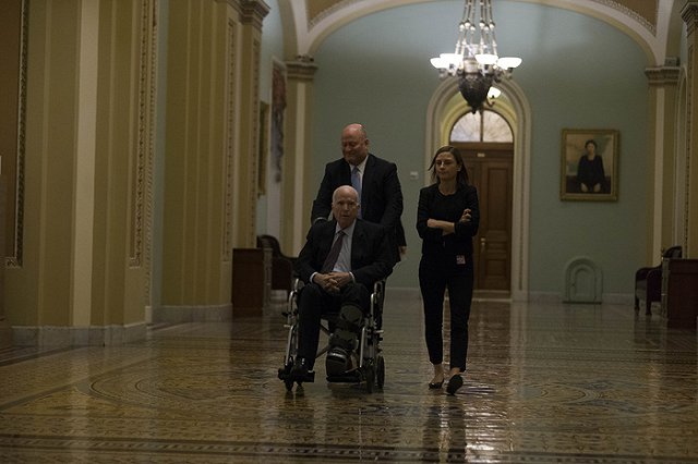 Маккейн отреагировал на американские санкции против России