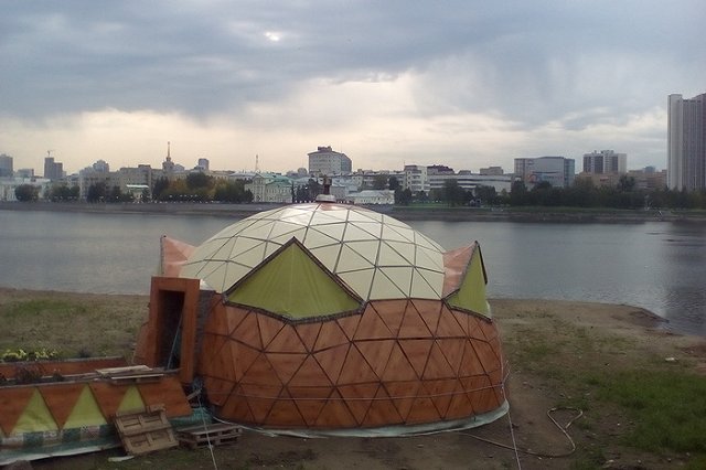 Приставы предложили минприроды самому снести полусферу на Городском пруду