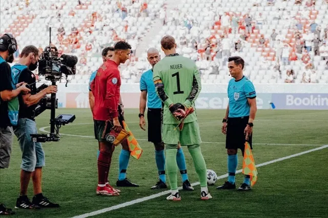 Вратарь сборной Германии вышел на игру Евро-2020 с ЛГБТ-повязкой