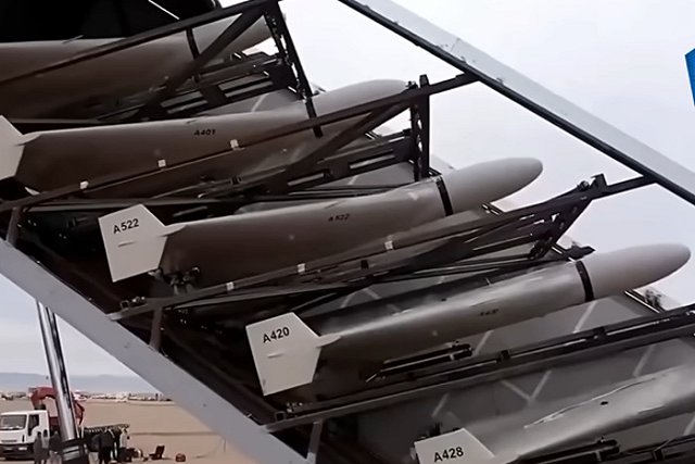 Подоляк выступил за удары по объектам производства дронов и ракет в Иране