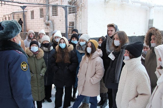 «Остались очень довольны». ГУФСИН устроило экскурсию в СИЗО №1 будущим офицерам полиции