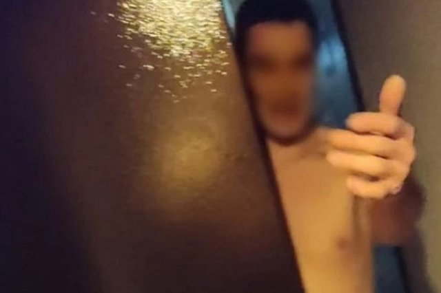 Полностью голый свердловчанин вместе с подругой с перцовкой напали на соседа