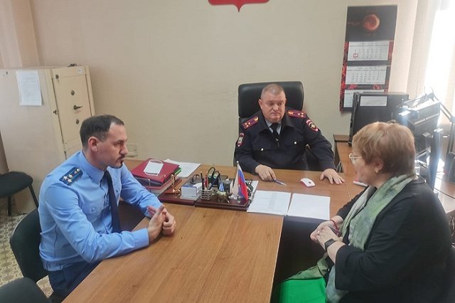 Свердловский омбудсмен Татьяна Мерзлякова посетила камеры для задержанных в полиции Ревды