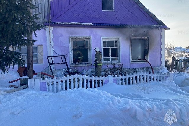 Сотрудников «Спецавтобазы», спасших людей на пожаре в селе Ильинское, наградят