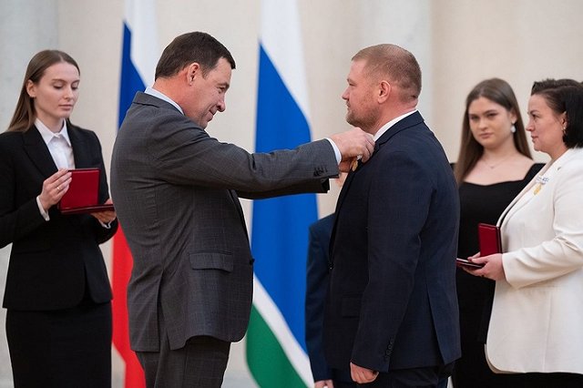 Две семьи полицейских на Среднем Урале удостоены медали ордена «Родительская слава»