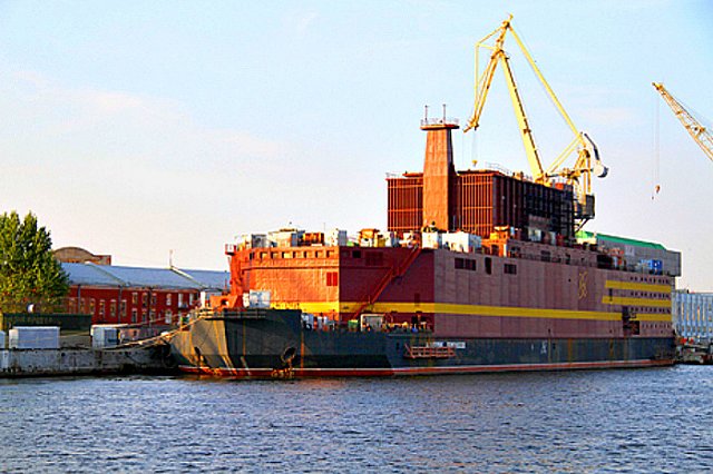 Росэнергоатом начал швартовные испытания первой в мире плавучей АЭС