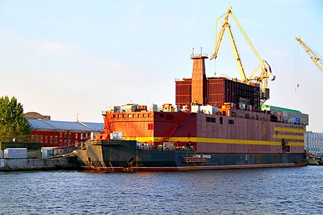 Росэнергоатом начал швартовные испытания первой в мире плавучей АЭС