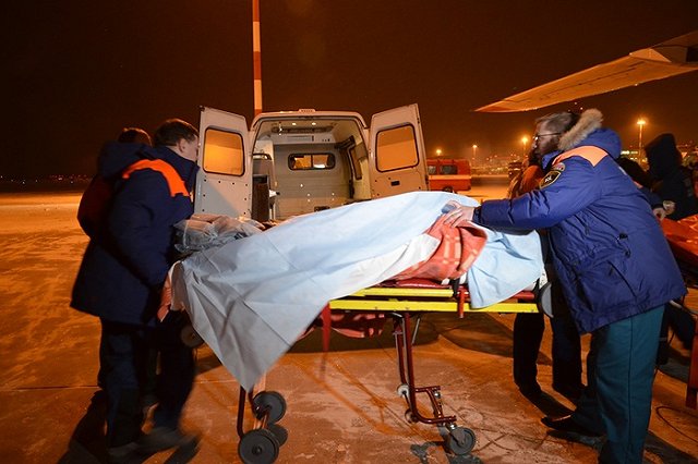 Спецбортом МЧС из Москвы в Екатеринбург доставили тяжелобольного ребенка