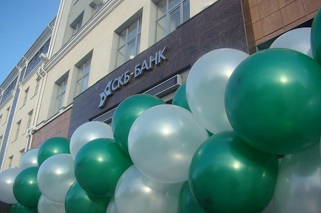 СКБ-банк попросил разъяснений из-за рекламной кампании «4 канала» на черном фоне