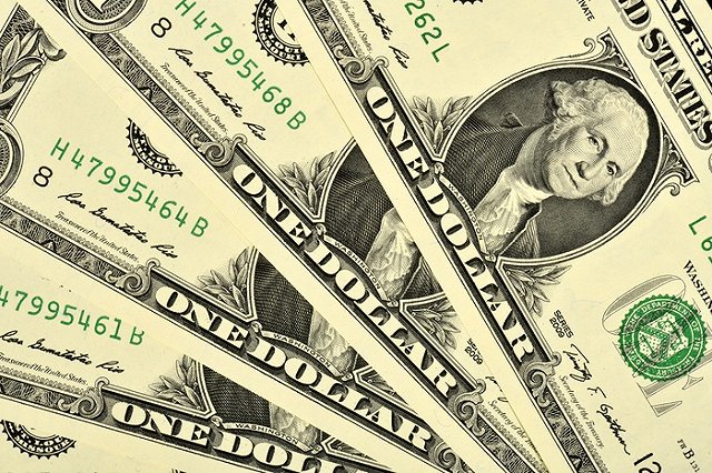 Мать и сестра полковника Захарченко покинули Россию