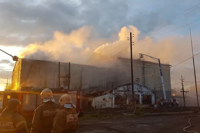Тагильчанам рекомендуют не открывать окна из-за пожара на хладокомбинате
