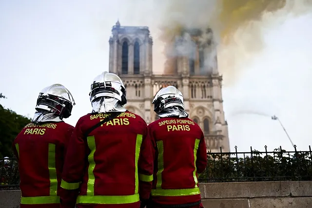 Число пострадавших при пожаре в соборе Парижской Богоматери выросло