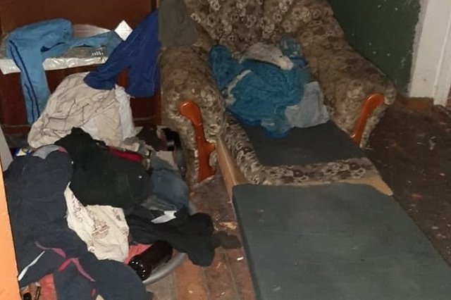 На Уралмаше женщина превратила квартиру в помойку
