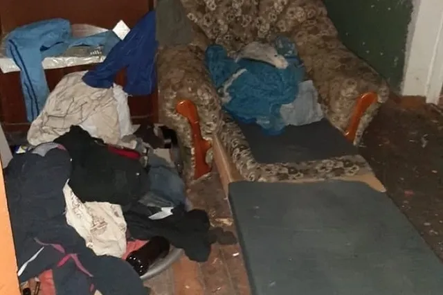 На Уралмаше женщина превратила квартиру в помойку