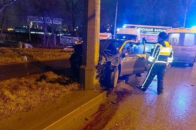 «Девушка в коме». На Посадской 19-летний водитель врезался в столб