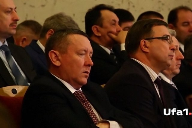 В Башкирии начали охоту на зевающих чиновников