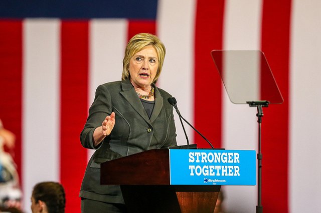 Клинтон и Трамп поспорили о причастности России к хакерским атакам