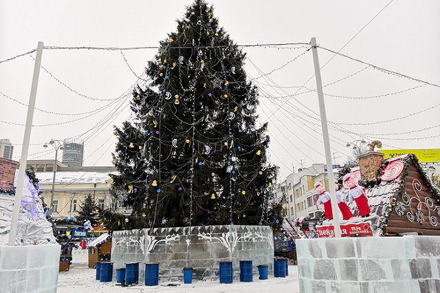 В новогоднюю ночь перед екатеринбуржцами выступят поющие динозавры