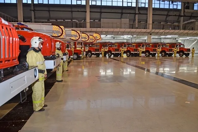 Куйвашев передал пожарным новую технику для 19 населенных пунктов области