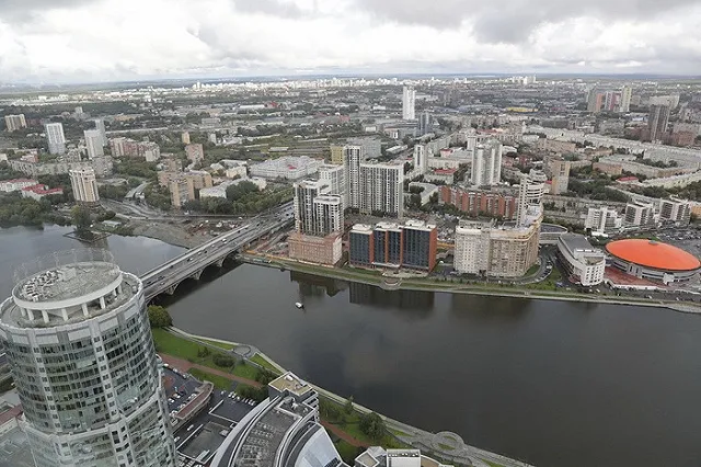 Высокинский провел для 4-летнего мальчика вертолетную экскурсию над Екатеринбургом