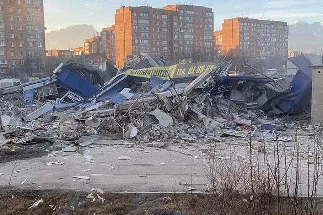 Есть погибший: мощный взрыв снёс ударной волной «Магнит» и «Магнит Косметик» — видео