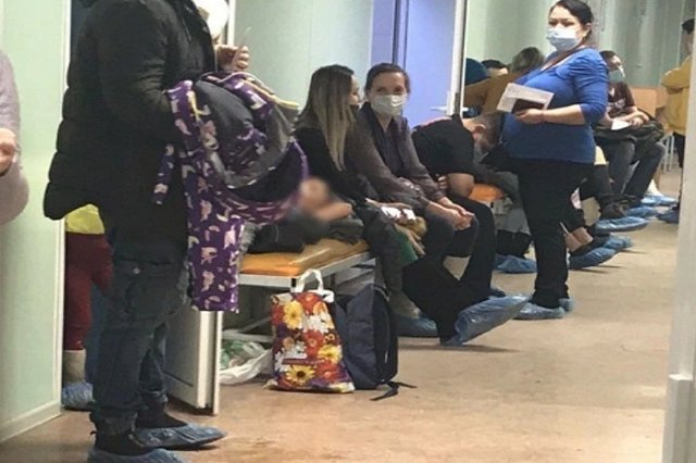 Минздрав объяснил, почему в Екатеринбурге пациенты ночуют в детской больнице