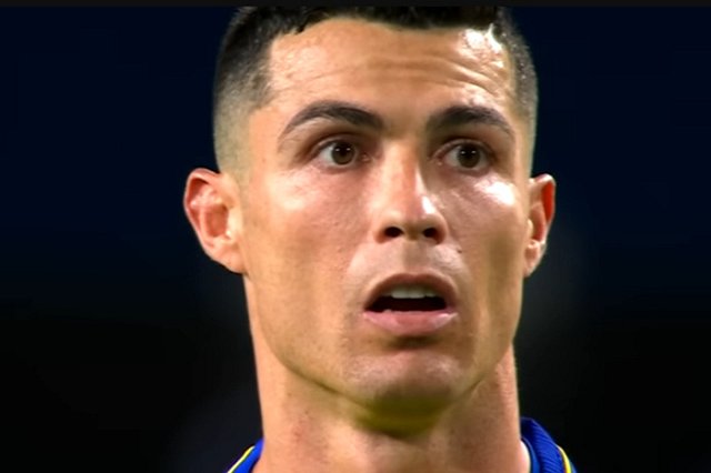 Криштиану Роналду грозит 99 ударов плетью за поцелуй иранской девушки