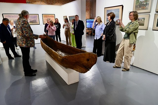 В екатеринбургской галерее выставят 600-летнюю пирогу индонезийцев