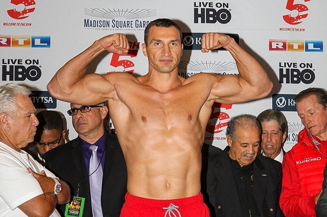 Владимир Кличко подтвердил титулы чемпиона мира по боксу в четырех версиях
