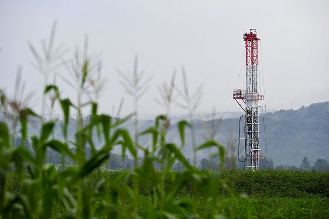 Американские производители сланцевой нефти начали сокращать добычу