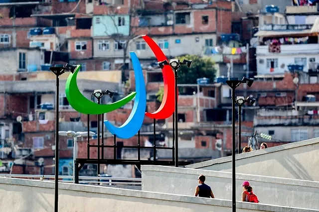 В Кремле восхитились вынесшим российский флаг представителем Белоруссии