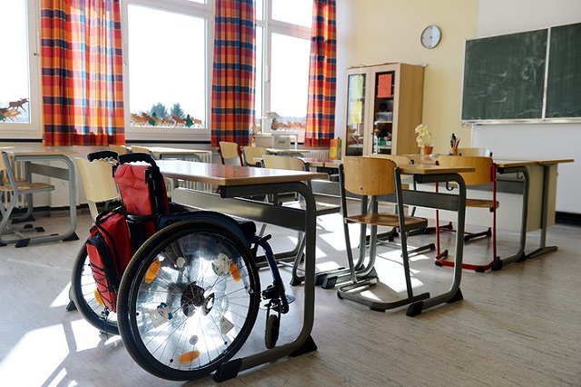 Японская авиакомпания заставила инвалида подниматься на борт самолета ползком