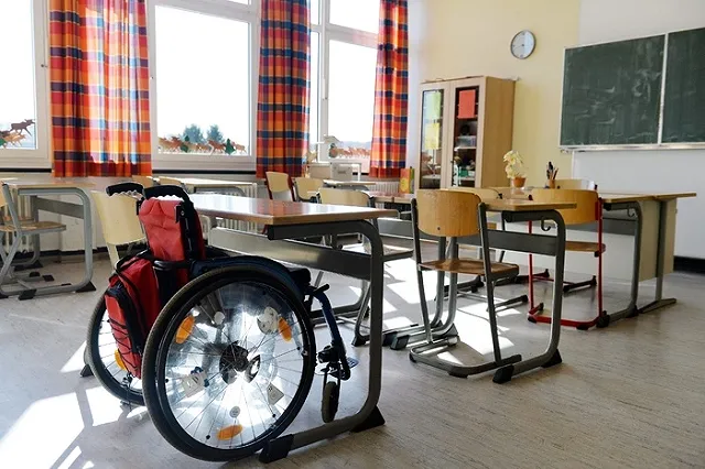 Японская авиакомпания заставила инвалида подниматься на борт самолета ползком