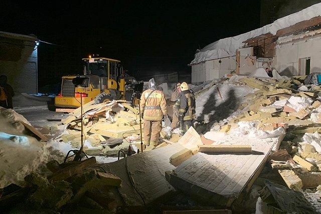 В Новосибирске обрушилась пристройка кафе. Погибла девушка