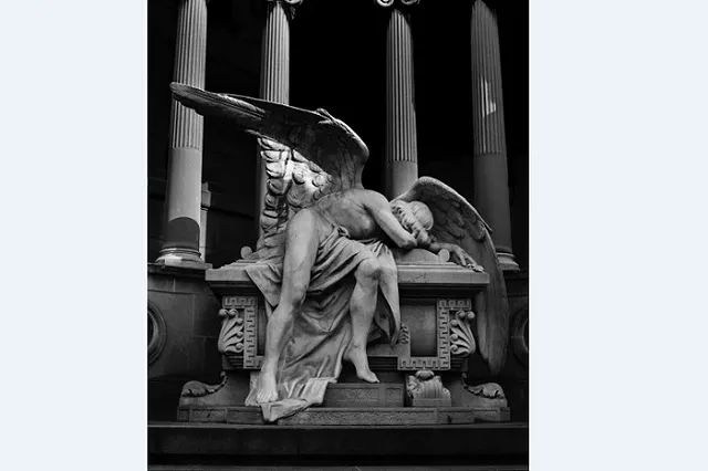 Эксперт рынка похорон рассказал, как в Екатеринбурге обманывают родственников умерших от COVID-19